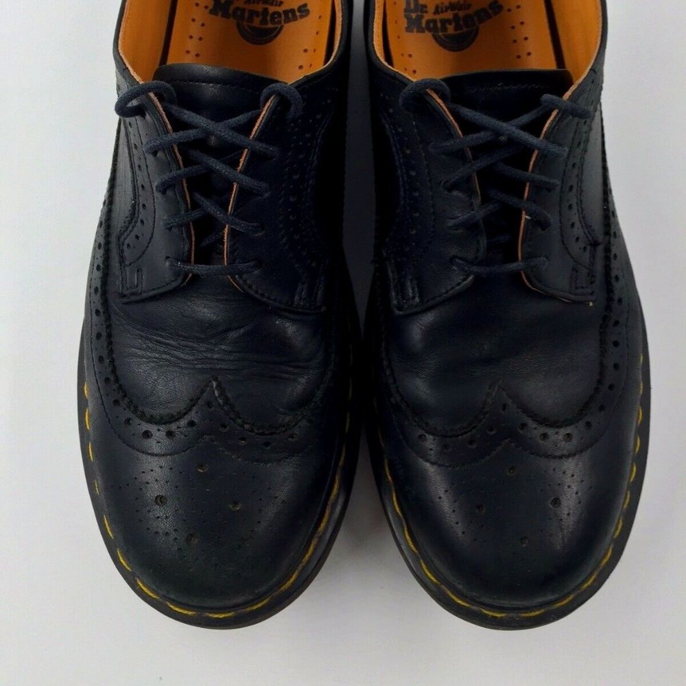 DR MARTENS  WINGTIP BLACK SIZE 42 US9 UK8